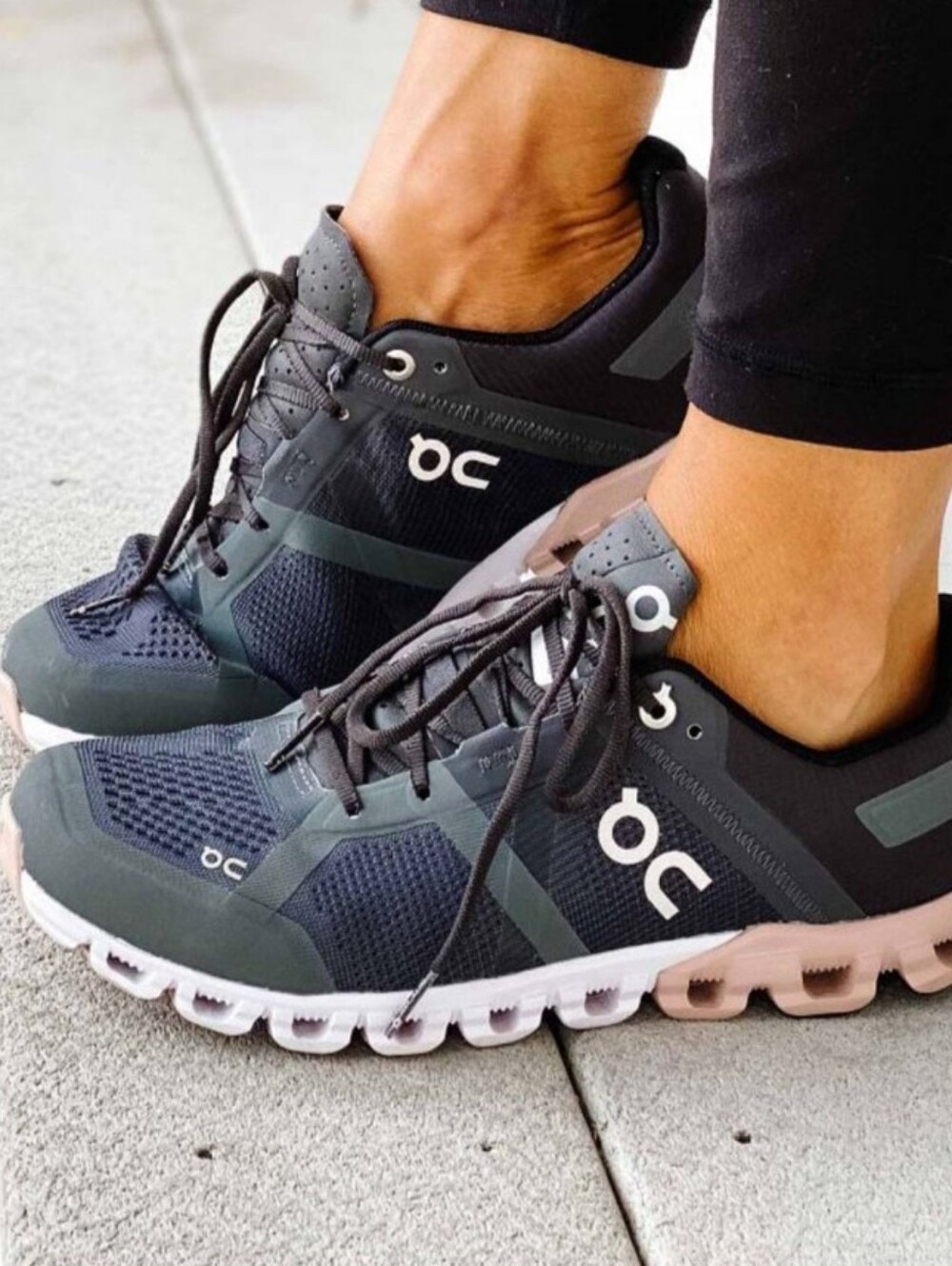 On Cloud Running Cloudflow Shoes Women's Size 10.5